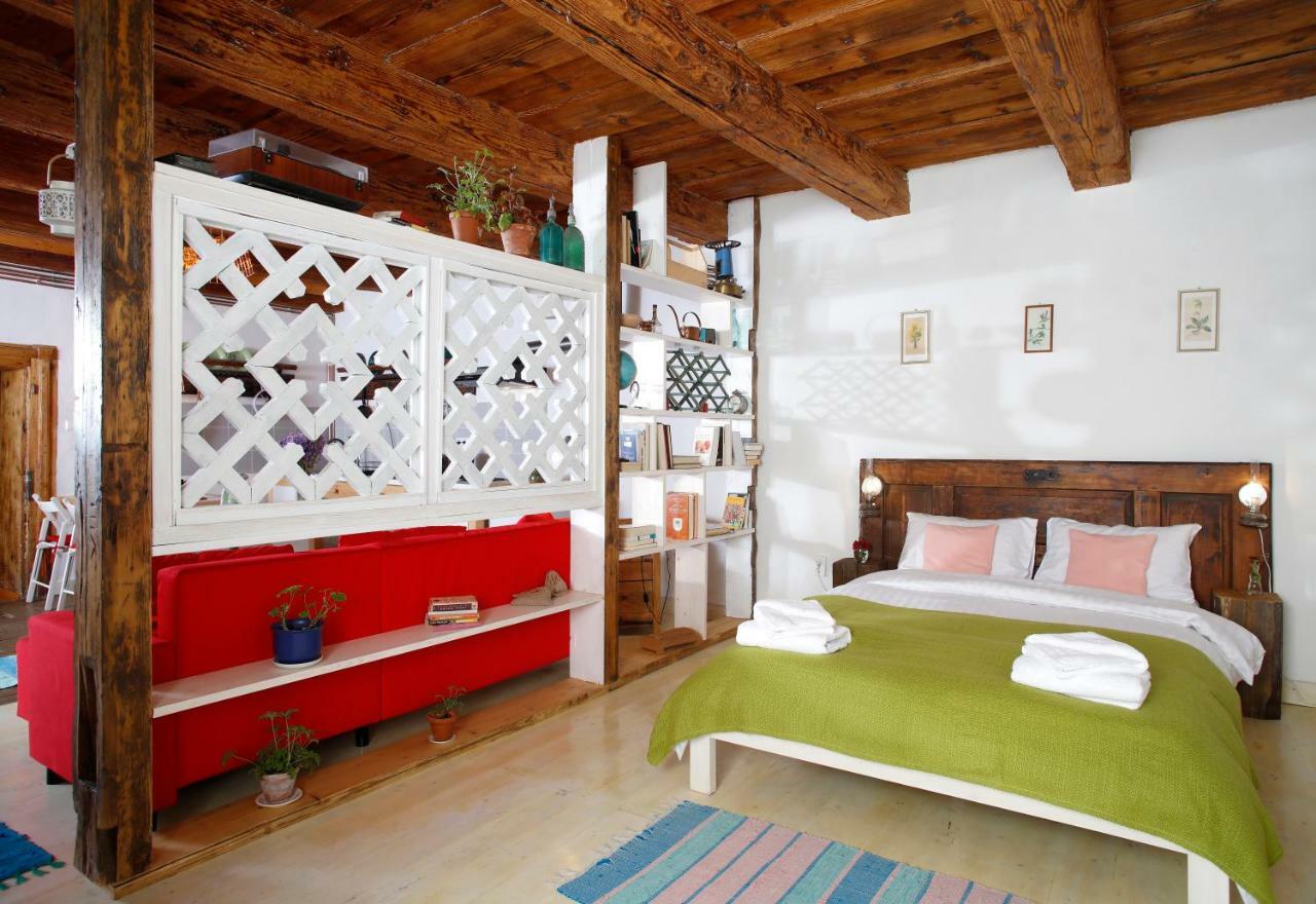 Bike House - 250-Year-Old Restored House In A Quiet Area Brasov Exterior photo